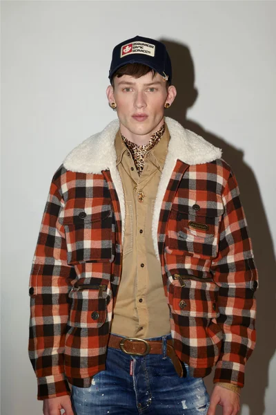 Look 8
